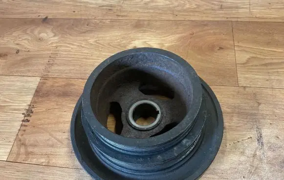BMW 5 E60 E61 Crankshaft pulley 7513862