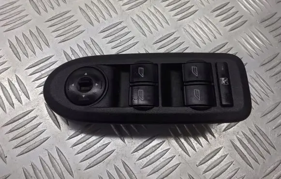 Ford C-MAX I Front door window switch trim 7M5T14A132
