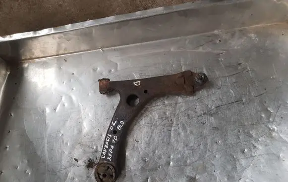 Toyota Avensis T250 Front lower control arm/wishbone