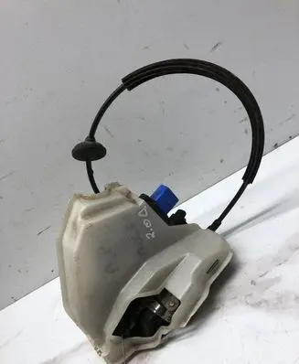 Volkswagen Golf V Front door lock