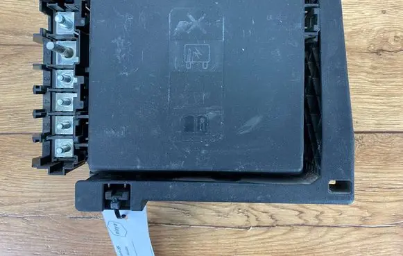 Chevrolet Camaro Fuse box set 84315889