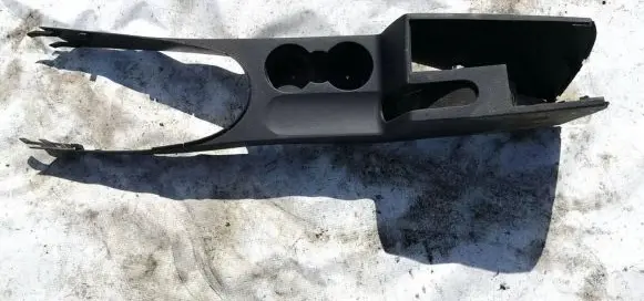 Volkswagen Touran I Cup holder uset