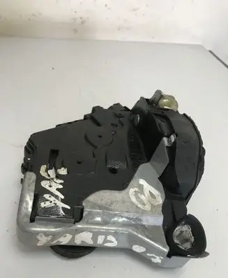 Toyota Yaris Front door lock 690400D140