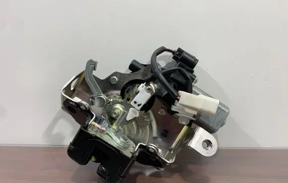 Subaru Forester SK Tailgate/trunk/boot lock/catch/latch ED461112 LM658VA