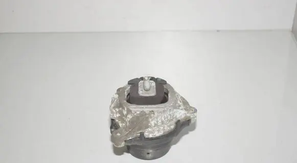 Engine mount bracket
