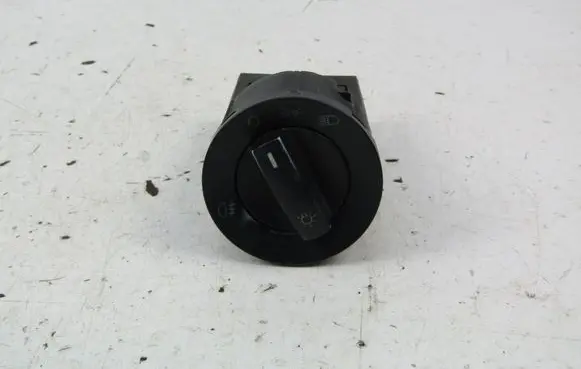 Volkswagen Polo Light switch 
