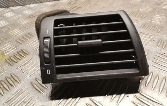 BMW 3 E46 Dashboard air vent grill cover trim 8361898