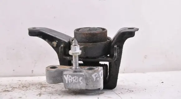 Toyota Yaris Engine mount bracket 
