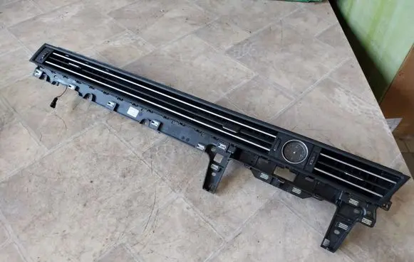 Volkswagen PASSAT B8 Dash center air vent grill 3G1858416