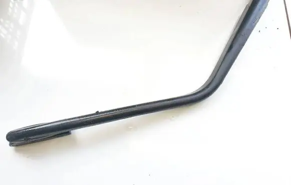 Rear wiper blade arm
