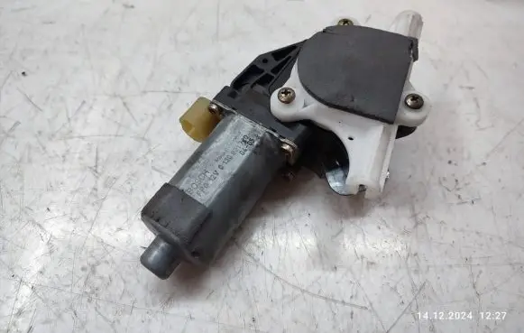Nissan Terrano Front door window regulator motor 0130821720
