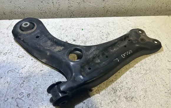 Volkswagen Polo V 6R Front lower control arm/wishbone 6R0407151A