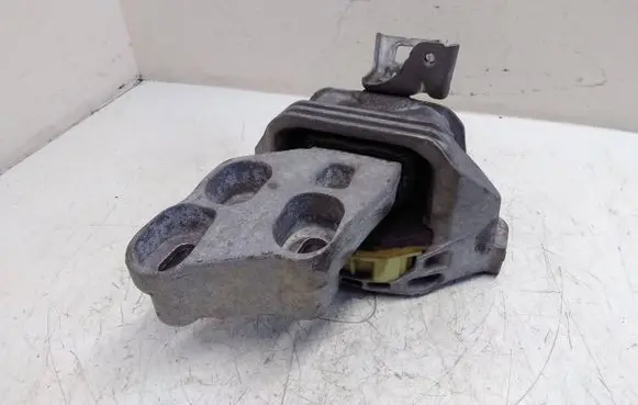 Mercedes-Benz GLA W156 Engine mount bracket A2462400617