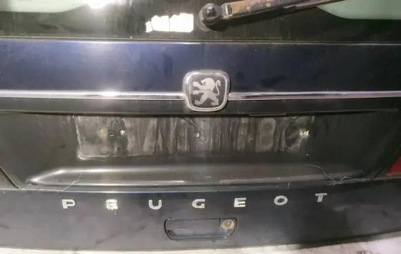 Peugeot 806 Trunk door license plate light bar 