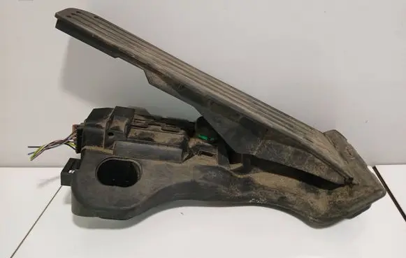 Volkswagen PASSAT B7 Accelerator throttle pedal 1K1723503AA 6PV01049801