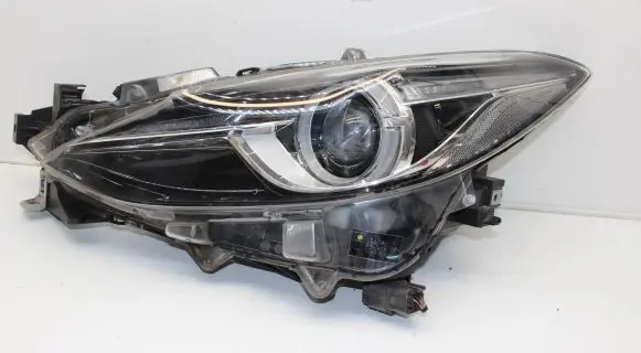 Mazda 3 II Headlight/headlamp BHT651040