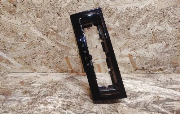 Cadillac XTS Gear shifter surround trim plastic 22979769