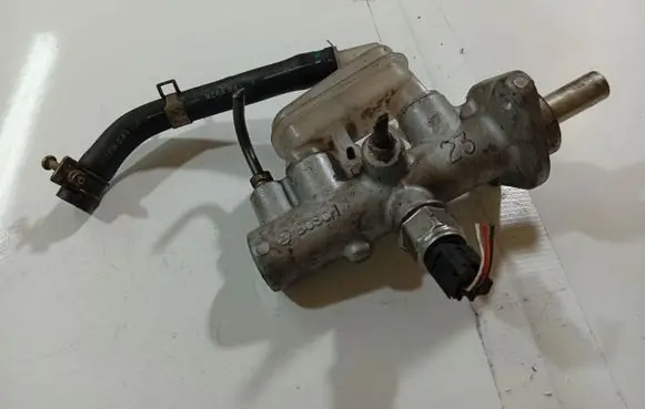 Nissan Almera Tino Master brake cylinder 25189079