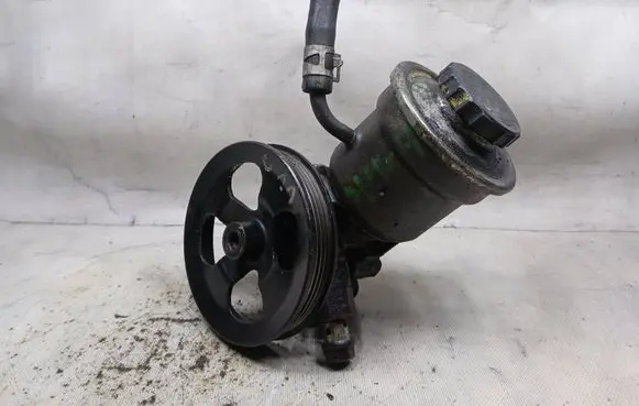 Toyota Yaris Power steering pump W9C01048