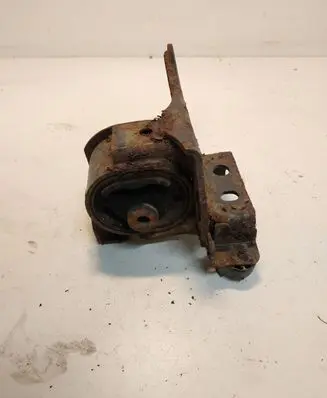 Toyota RAV 4 (XA20) Engine mount bracket