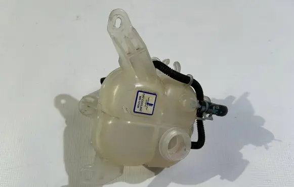 Chrysler Pacifica Coolant expansion tank/reservoir 68252547ab