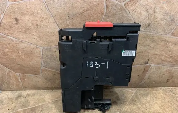Mercedes-Benz C W204 Current control relay A2075400740