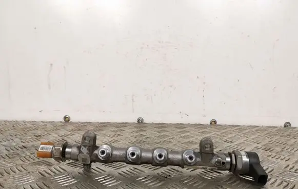 Volkswagen Tiguan Fuel main line pipe 03L130089J 0281006075