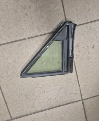 Toyota RAV 4 (XA50) Front door vent window glass four-door 6812542020