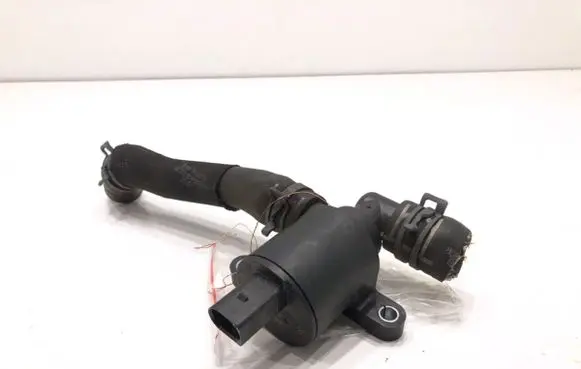 Volkswagen Touran III Oil filter mounting bracket 4H0121671D