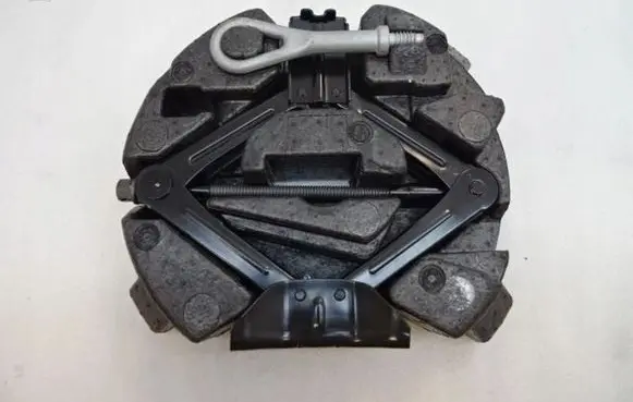 Ford Kuga II Spare wheel mounting bracket CV4417009AB