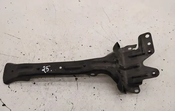 Volkswagen Touareg I Radiator support slam panel bracket 7L0805799