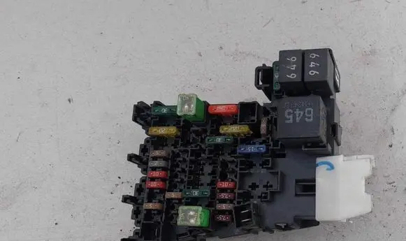 Mitsubishi Carisma Fuse MR500418 5Q0937615C 502800