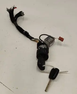 Peugeot 806 Ignition lock 9632897680