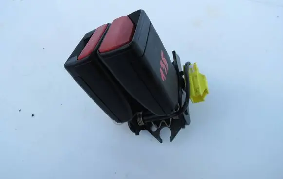 Volvo V60 Rear seatbelt buckle 31250658 20170620