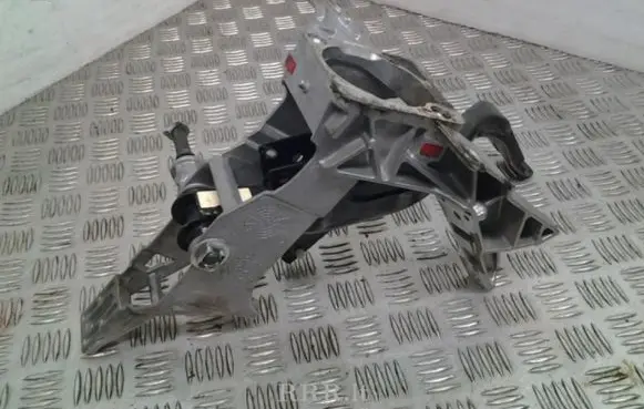Audi RS4 Brake pedal bracket assembly 8E1721117D