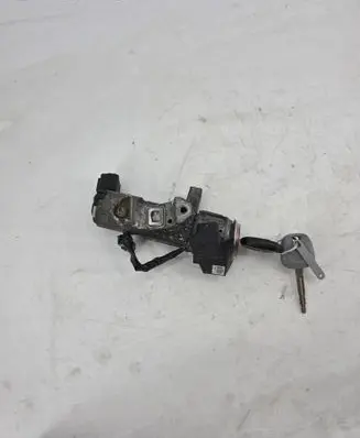 Toyota Avensis T250 Ignition lock 450200504