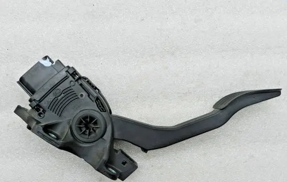 Volvo V60 Accelerator throttle pedal 31329061 31329057