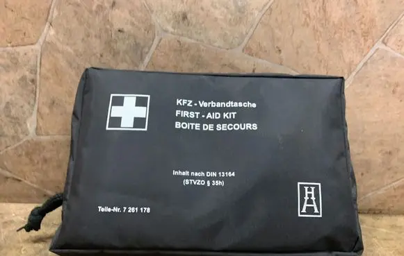 BMW 3 F30 F35 F31 First aid kit 7261178