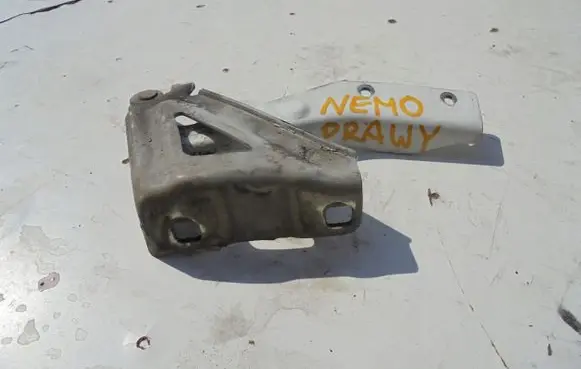 Engine bonnet/hood hinges