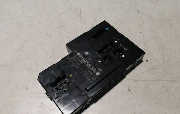 Mercedes-Benz C W204 SAM control unit 2049060205 5DK01102211