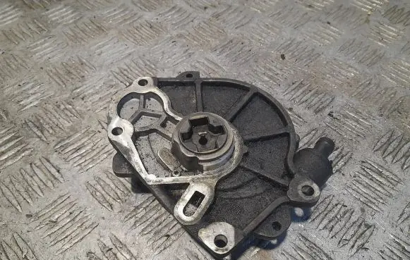 Volkswagen Golf VI Vacuum pump 03L145100B