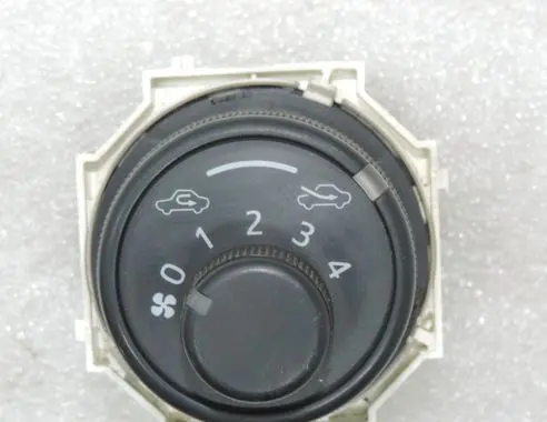 Toyota Yaris Interior fan control switch 559020D090