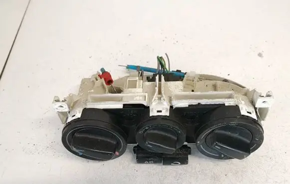 Volkswagen PASSAT B5 Climate control unit 1j0820045g