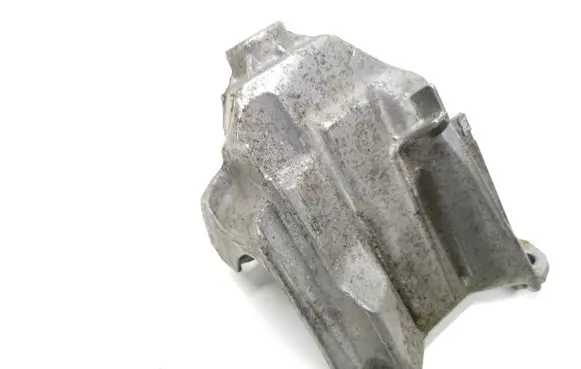 Engine mounting bracket