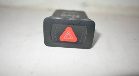 Volkswagen PASSAT B5.5 Hazard light switch 1J0953235J
