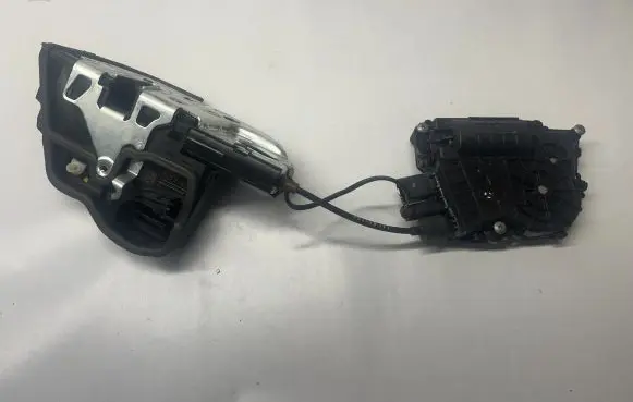 BMW 7 F01 F02 F03 F04 Rear door soft close latching motor 41543098 7185688