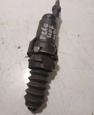 Clutch slave cylinder