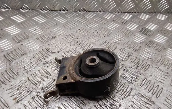 Toyota Yaris Engine mount bracket 123720J010