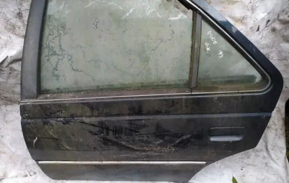Peugeot 405 Rear door