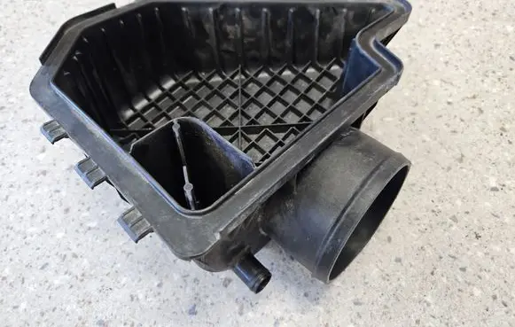 Chrysler Town u0026 Country V Air filter box cover 511358